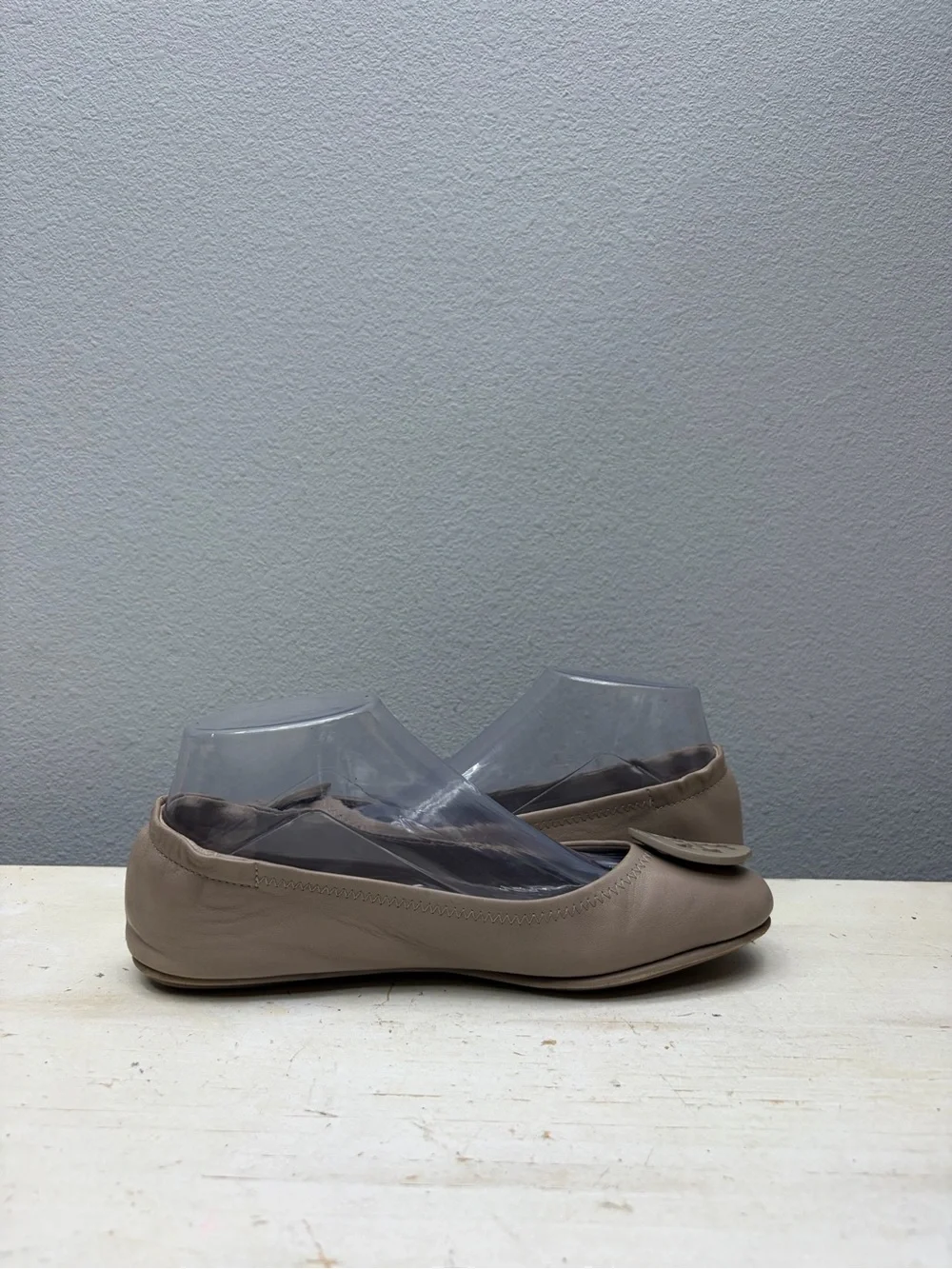 Tory Burch Beige Leather Mini Travel Flats Size 8
